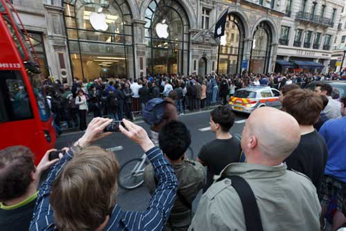 Long Lines for iPad 2 Around the World as Global Launch Begins